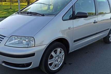 VW Sharan 217.500 km 2.500 &euro; Ehringshausen 35630