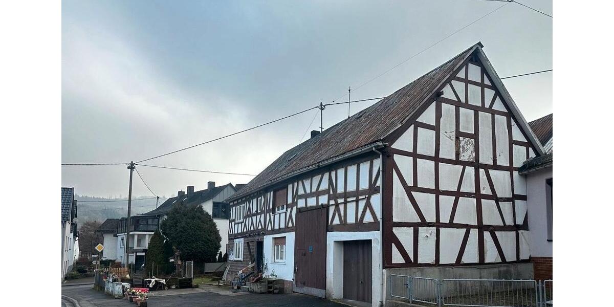 Einfamilienhaus Haiger - 7 Zimmer, 140 m&sup2;, 160.000&euro; | Angebot:26762769