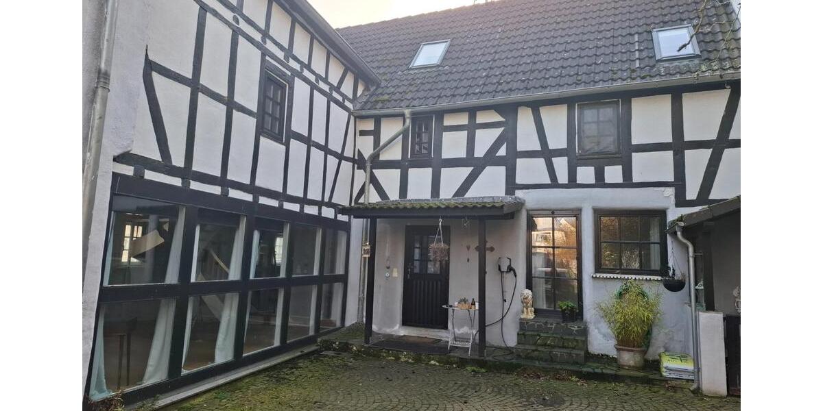 Einfamilienhaus Runkel - 7 Zimmer, 210 m&sup2;, 289.000&euro; | Angebot:25258962
