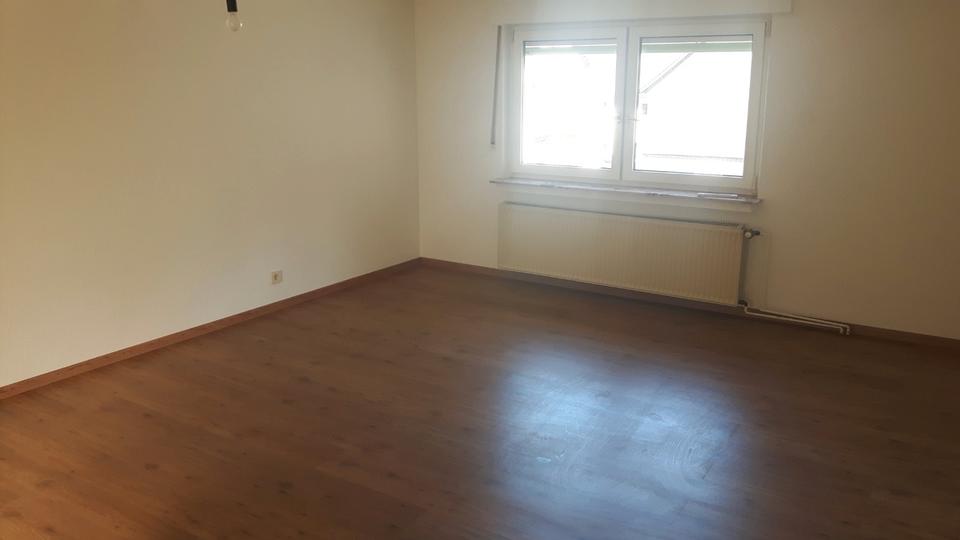 Einfamilienhaus Haiger - 8 Zimmer, 150 m&sup2;, 1.200&euro; | Angebot:25496753