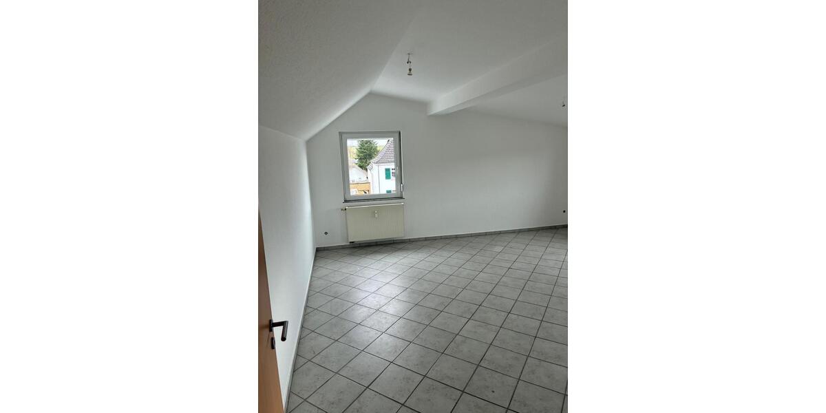 Dachgeschoßwohnung Gießen Allendorf - 4 Zimmer, 115 m&sup2;, 950&euro; | Angebot:26047263